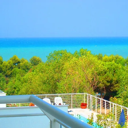 Torre Cerrano דירה *